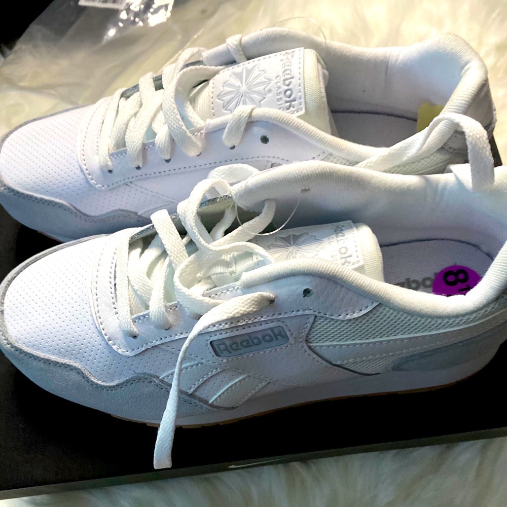 White classic Reebok’s new never worn.